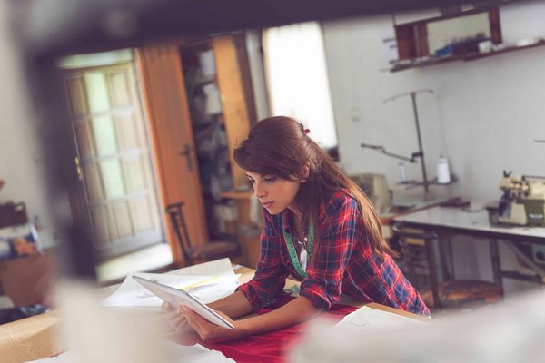 How to design senior living facilities that promote independence and social interaction?