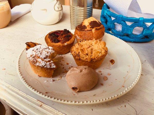 Can You Bake a Lavender Honey Cake with a Lemon Glaze?