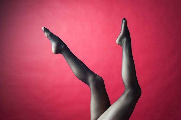 How to Choose the Best Textured Tights for Keeping Warm and Stylish in the Office?